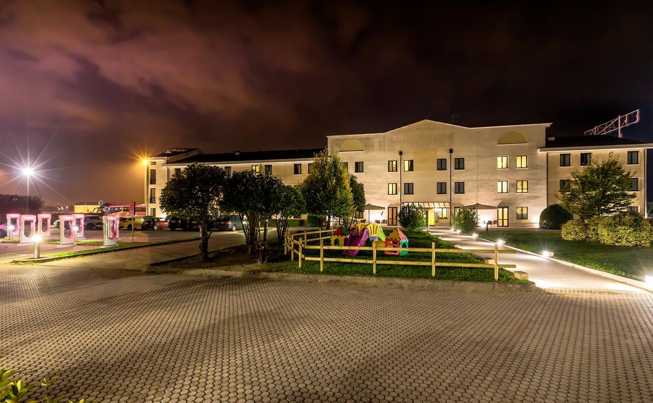Una Hotels أُكْيوبيلّو المظهر الخارجي الصورة