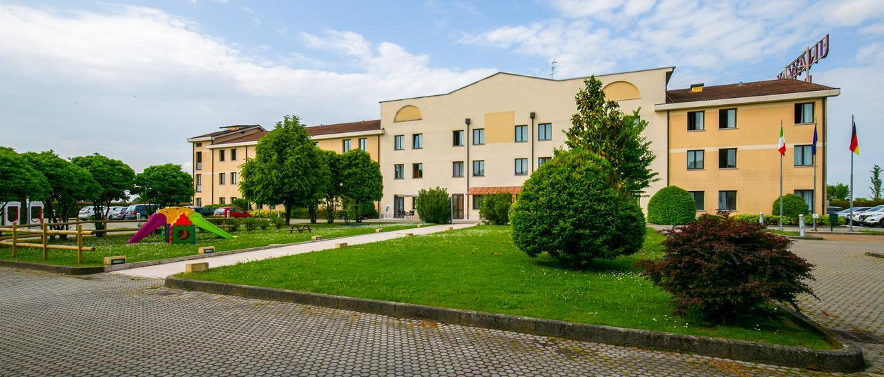 Una Hotels أُكْيوبيلّو المظهر الخارجي الصورة